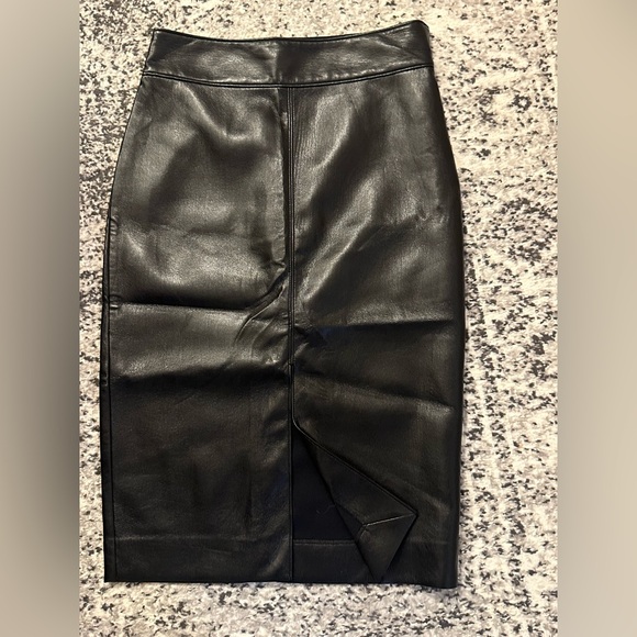 Aritiza Babaton midi pegu skirt in size 4. Slit in the front - Picture 2 of 4